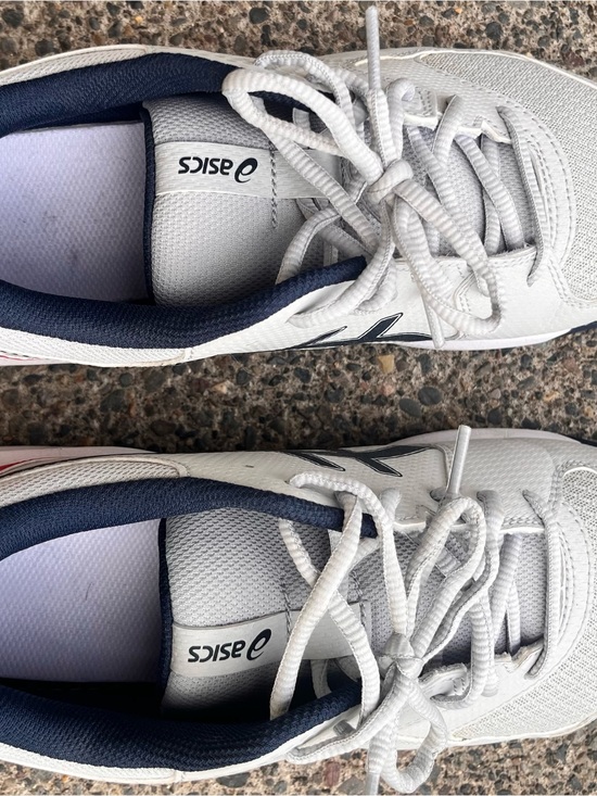Athletic_Shoes